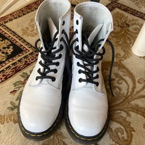 Dr. martens 8eye boots leather